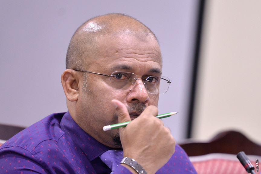މާޗް 17، 2020: ހާއްސަ ހާލަތެއް މެދުވެރިވެގެން އިންތިހާބެއް ފަސް ކުރަން ޖެހިއްޖެ ހާލަތެއްގައި ގާނޫނީގޮތުން އަމަލުކުރާނެ ގޮތްތަކެއް ކަނޑައެޅުމަށްޓަކައި ކުރަންޖެހޭ ކަންކަން ކުރުމަށް ރައްޔިތުންގެ މަޖިލީހުގެ މިނިވަން މުއައްސަސާތަކުގެ ކޮމެޓީއަށް އިލެކްޝަން ކޮމިޝަން ހާޒިރުކުރުން -- ސަން ފޮޓޯ/ ފަޔާޒު މޫސާ