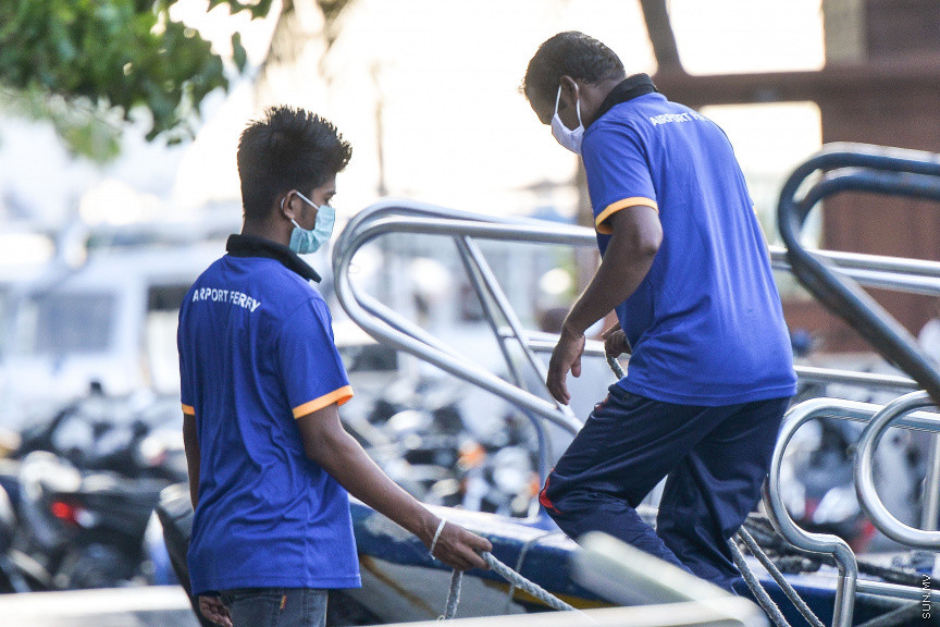 މާޗް 22، 2020: ރޭއްޖޭގައި ވެސް ފެތުރެމުންދާ ކޮވިޑް-19 އާ ގުޅިގެން ރައްކާތެރިވުމަށް ފޭސް މާސްކު އެޅުން -- ސަން ފޮޓޯ/ ފަޔާޒު މޫސާ 
