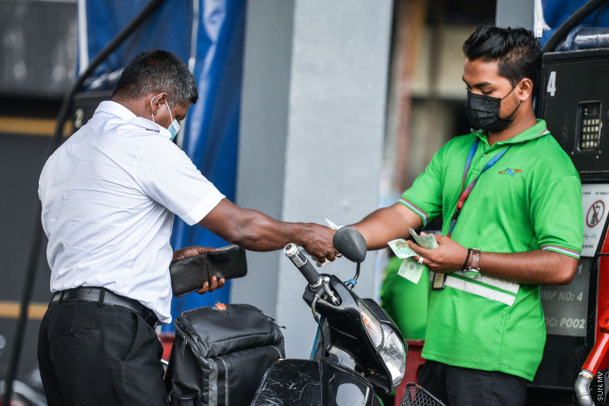 މާޗް 22، 2020: ރޭއްޖޭގައި ވެސް ފެތުރެމުންދާ ކޮވިޑް-19 އާ ގުޅިގެން ރައްކާތެރިވުމަށް ފޭސް މާސްކު އެޅުން -- ސަން ފޮޓޯ/ ފަޔާޒު މޫސާ 