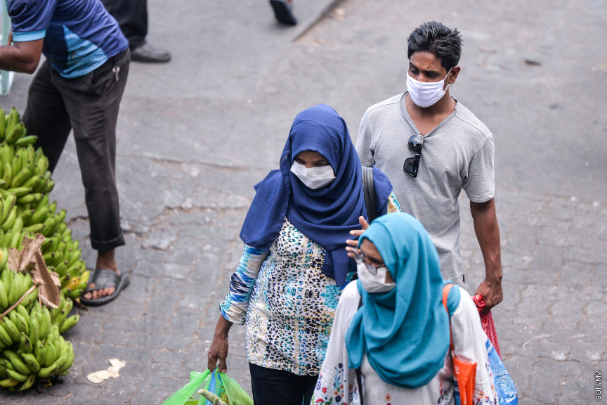 މާޗް 22، 2020: ރޭއްޖޭގައި ވެސް ފެތުރެމުންދާ ކޮވިޑް-19 އާ ގުޅިގެން ރައްކާތެރިވުމަށް ފޭސް މާސްކު އެޅުން -- ސަން ފޮޓޯ/ ފަޔާޒު މޫސާ 