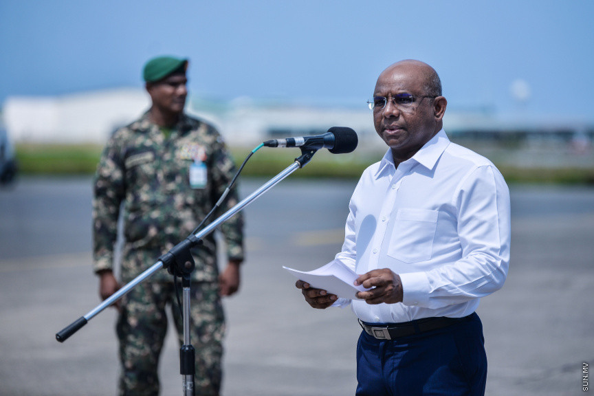 އޭޕްރީލް 2، 2020: އިންޑިއާ ލޮކްޑައުންކުރުމުގެ ސަބަބުން ރާއްޖެއަށް ނުގެނެވިފައި ހުރި 6.2 ޓަނުގެ ބޭސް އިންޑިއާގެ އަސްކަރިއްޔާގެ އެހީގައި ރާއްޖެގެނެސް، ރާއްޖޭގެ ސަރުކާރާ ހަވާލުކުރުން -- ސަން ފޮޓޯ/ ފަޔާޒު މޫސާ