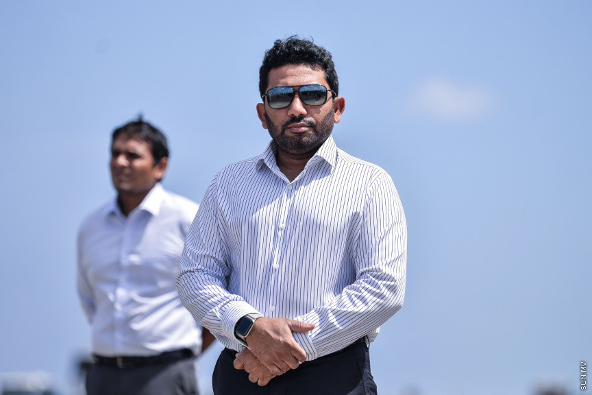 އޭޕްރީލް 2، 2020: އިންޑިއާ ލޮކްޑައުންކުރުމުގެ ސަބަބުން ރާއްޖެއަށް ނުގެނެވިފައި ހުރި 6.2 ޓަނުގެ ބޭސް އިންޑިއާގެ އަސްކަރިއްޔާގެ އެހީގައި ރާއްޖެގެނެސް، ރާއްޖޭގެ ސަރުކާރާ ހަވާލުކުރުން -- ސަން ފޮޓޯ/ ފަޔާޒު މޫސާ