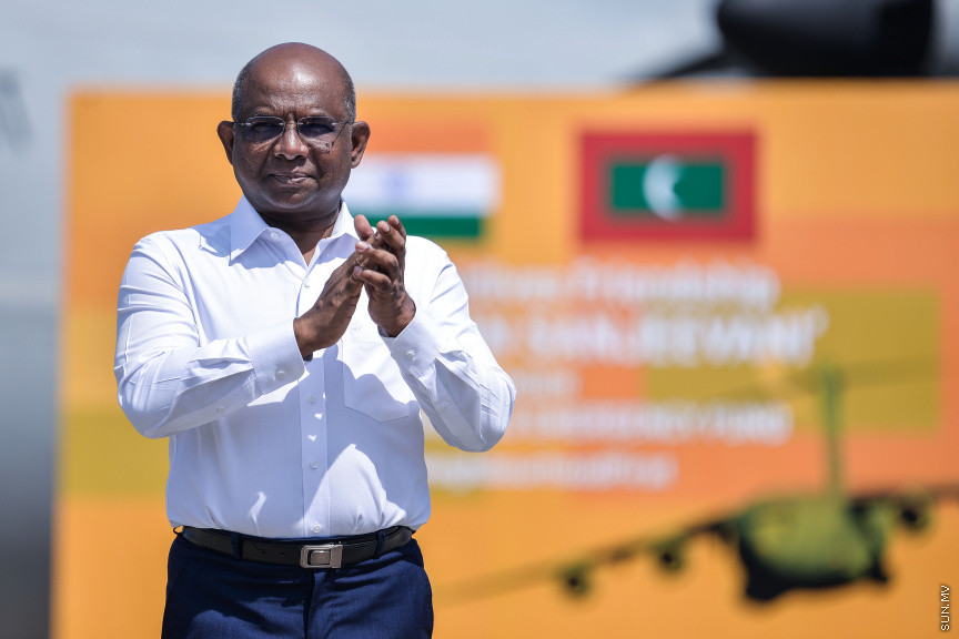 އޭޕްރީލް 2، 2020: އިންޑިއާ ލޮކްޑައުންކުރުމުގެ ސަބަބުން ރާއްޖެއަށް ނުގެނެވިފައި ހުރި 6.2 ޓަނުގެ ބޭސް އިންޑިއާގެ އަސްކަރިއްޔާގެ އެހީގައި ރާއްޖެގެނެސް، ރާއްޖޭގެ ސަރުކާރާ ހަވާލުކުރުން -- ސަން ފޮޓޯ/ ފަޔާޒު މޫސާ