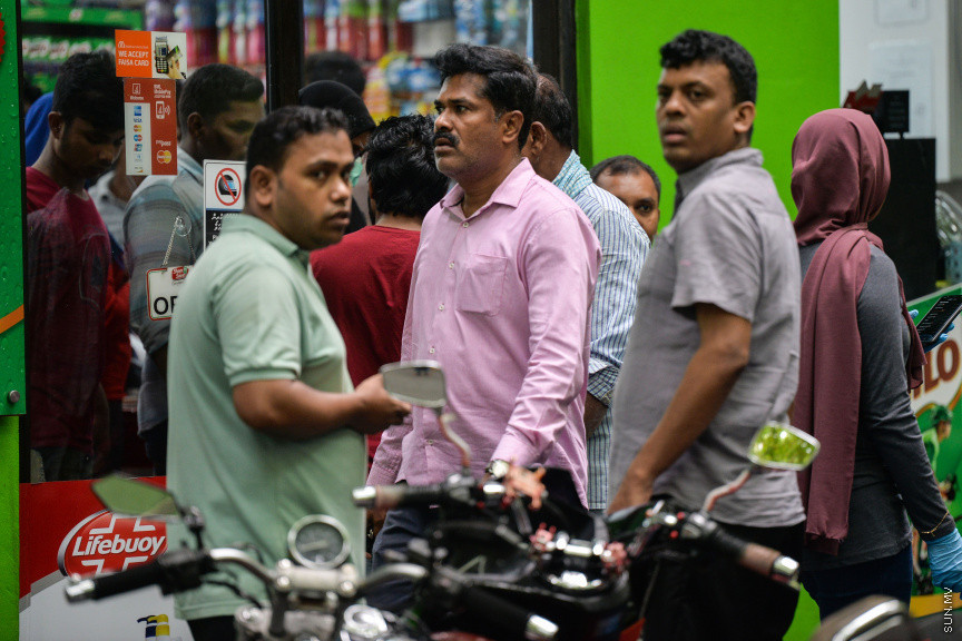 އޭޕްރީލް 15، 2020: ކޮވިޑް19 ޖެހިފައިވާ މީހަކު މާލެއިން ފެނުމާ ގުޅިގެން، 24 ގަޑިއިރަށް މާލެ ސަރަހައްދު ބަންދުކުރުން -- ސަން ފޮޓޯ/ ފަޔާޒު މޫސާ