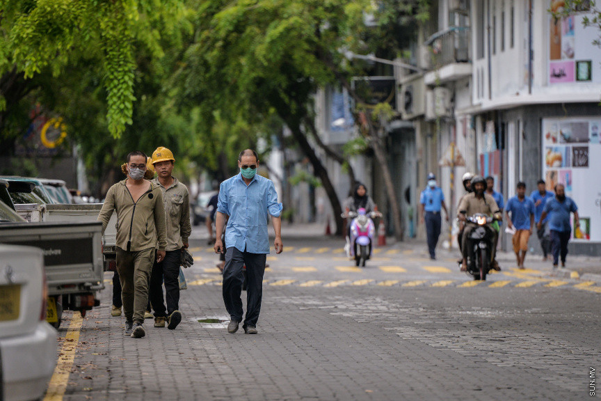 އޭޕްރީލް 15، 2020: ކޮވިޑް19 ޖެހިފައިވާ މީހަކު މާލެއިން ފެނުމާ ގުޅިގެން، 24 ގަޑިއިރަށް މާލެ ސަރަހައްދު ބަންދުކުރުން -- ސަން ފޮޓޯ/ ފަޔާޒު މޫސާ