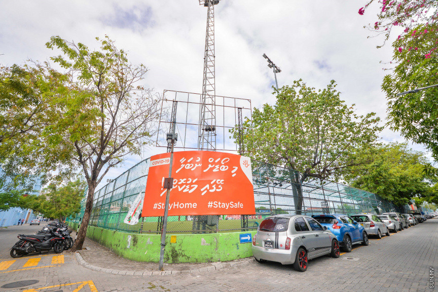 މެއި 24، 2020: "ތޫފާނު"ގެ ތެރެއިން އައި ހިމޭން ފިތުރު އީދު  1441: މޫސުން ގޯސް ނޫނަމަ ބޮޑު ޖަމާއަތުގައި ނަމާދުކުރާ މާފަނު ސްޓޭޑިއަމް ސަރަހައްދު -- ސަން ފޮޓޯ/ ފަޔާޒު މޫސާ