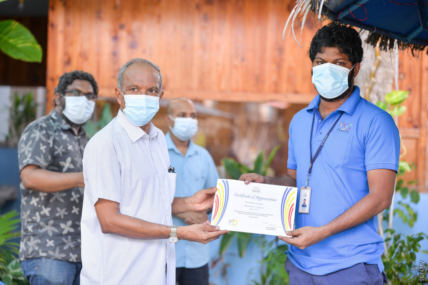 ޖޫން 15، 2020: ކޮވިޑް19ގެ ސަބަބުން ފުރަބަންދުވެގެން ސްޓެލްކޯގެ ހިދުމަތްދިނުމުގައި މާލެ، ވިލިމާލެ، ތިލަފުށި އަދި ގުޅީފަޅުގައި ދެމި ތިބި މުވައްޒަފުންގެ އަގު ވަޒަން ކުރުން -- ސަން ފޮޓޯ/ ފަޔާޒު މޫސާ