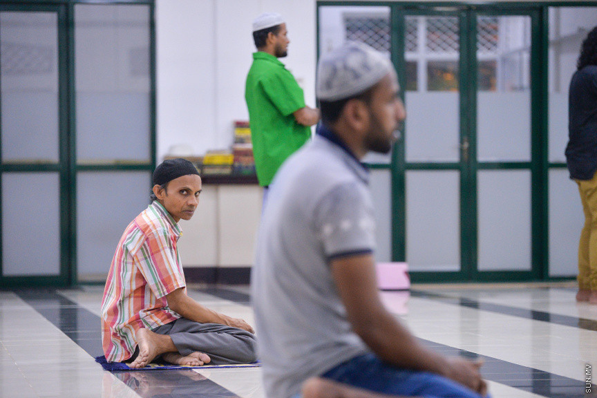 ޖޫން 15، 2020: ރައްކާތެރިކަމުގެ ފިިޔަވަޅުތައް އަޅައި، ޖަމާއަތް ނުހަދާގޮތަށް މިސްކިތް ހުޅުވާލުން -- ސަން ފޮޓޯ/ ފަޔާޒު މޫސާ