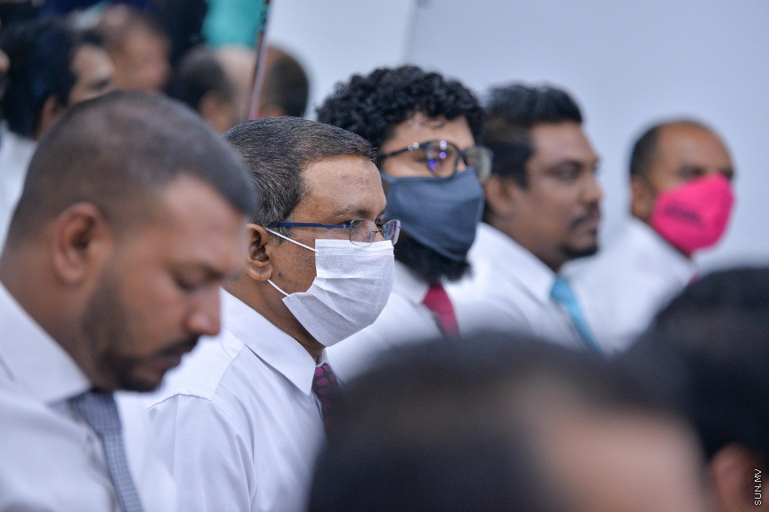 ޖޫން 22، 2020: ޕްރޮގްރެސިވް ކޮންގްރެސް ކޯލިޝަންގެ އެޑްވައިޒަރު ކަމުގެ މަގާމް މުހައްމަދު ވަހީދު ހަސަން މަނިކުއަށް ދެއްވުމަށް ބޭއްވި ހާއްސަ ނޫސްވެރިންގެ ބައްދަލުވުމުގެ ތެރެއިން -- ސަން ފޮޓޯ/ ފަޔާޒު މޫސާ