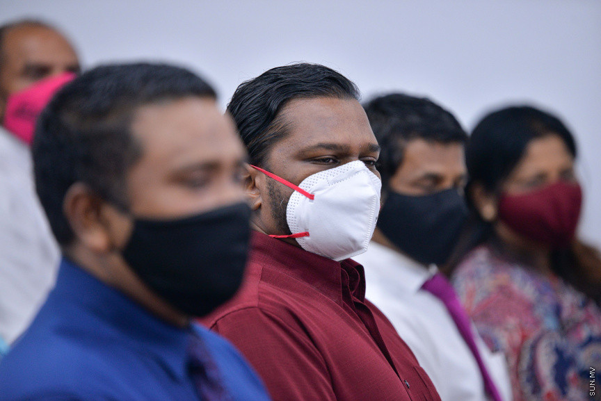 ޖޫން 22، 2020: ޕްރޮގްރެސިވް ކޮންގްރެސް ކޯލިޝަންގެ އެޑްވައިޒަރު ކަމުގެ މަގާމް މުހައްމަދު ވަހީދު ހަސަން މަނިކުއަށް ދެއްވުމަށް ބޭއްވި ހާއްސަ ނޫސްވެރިންގެ ބައްދަލުވުމުގެ ތެރެއިން -- ސަން ފޮޓޯ/ ފަޔާޒު މޫސާ