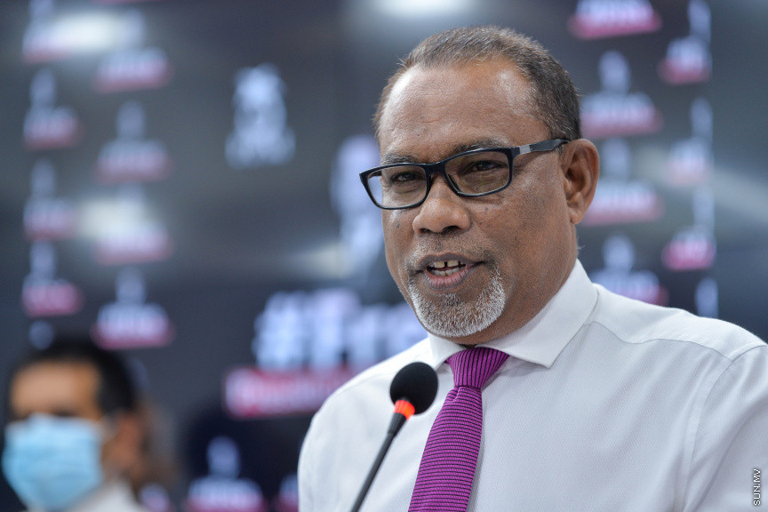 ޖޫން 25، 2020: ރައީސް ޔާމީން ވެރިކަމުގެ ފުރަތަމަ ނައިބް ރައީސް ޑރ. މުހައްމަދު ޖަމީލް އަހުމަދު، އިދިކޮޅު ޕްރޮގްރެސިވް ޕާޓީ އޮފް މޯލްޑިވްސް (ޕީޕީއެމް) އަށް ސޮއިކުރުމަށް ބޭއްވި ހަފްލާގެ ތެރެއިން -- ސަން ފޮޓޯ/ ފަޔާޒު މޫސާ