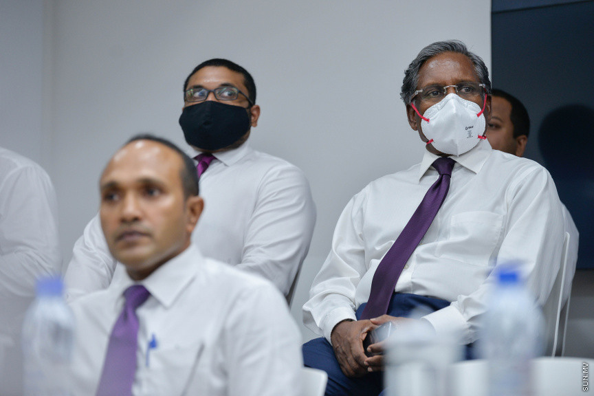 ޖޫން 25، 2020: ރައީސް ޔާމީން ވެރިކަމުގެ ފުރަތަމަ ނައިބް ރައީސް ޑރ. މުހައްމަދު ޖަމީލް އަހުމަދު، އިދިކޮޅު ޕްރޮގްރެސިވް ޕާޓީ އޮފް މޯލްޑިވްސް (ޕީޕީއެމް) އަށް ސޮއިކުރުމަށް ބޭއްވި ހަފްލާގެ ތެރެއިން -- ސަން ފޮޓޯ/ ފަޔާޒު މޫސާ
