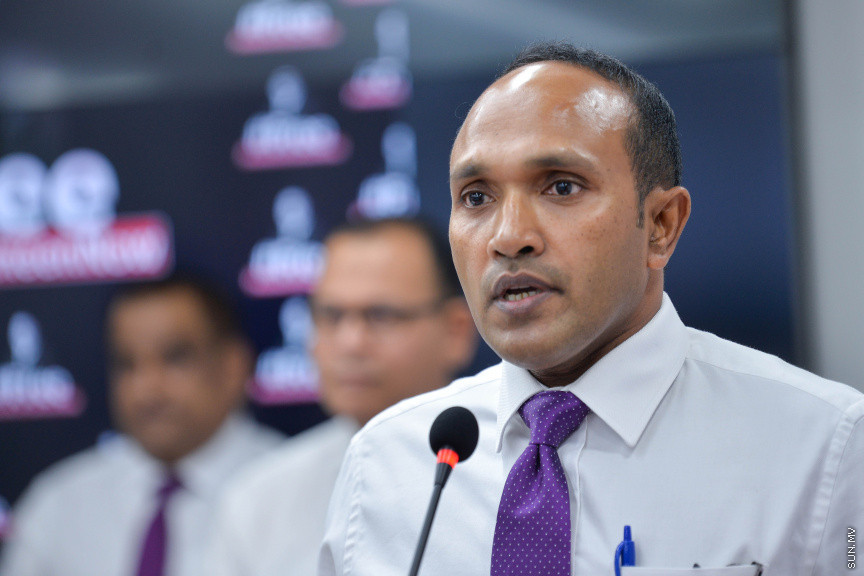 ޖޫން 25، 2020: ރައީސް ޔާމީން ވެރިކަމުގެ ފުރަތަމަ ނައިބް ރައީސް ޑރ. މުހައްމަދު ޖަމީލް އަހުމަދު، އިދިކޮޅު ޕްރޮގްރެސިވް ޕާޓީ އޮފް މޯލްޑިވްސް (ޕީޕީއެމް) އަށް ސޮއިކުރުމަށް ބޭއްވި ހަފްލާގެ ތެރެއިން -- ސަން ފޮޓޯ/ ފަޔާޒު މޫސާ