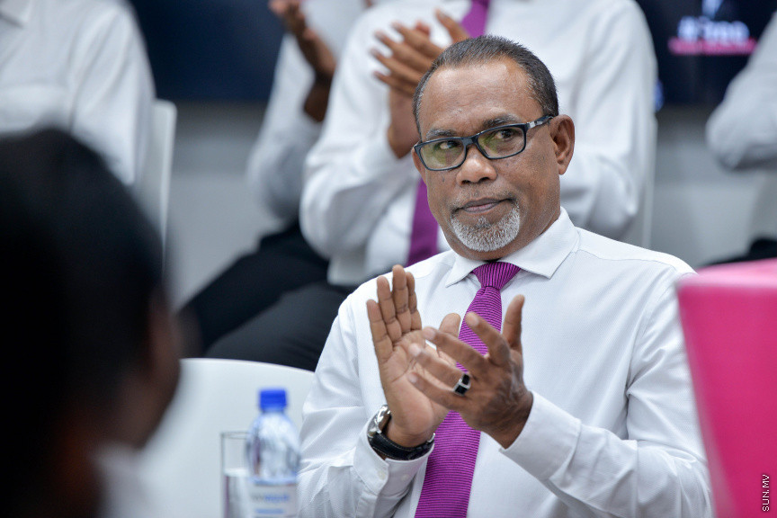 ޖޫން 25، 2020: ރައީސް ޔާމީން ވެރިކަމުގެ ފުރަތަމަ ނައިބް ރައީސް ޑރ. މުހައްމަދު ޖަމީލް އަހުމަދު، އިދިކޮޅު ޕްރޮގްރެސިވް ޕާޓީ އޮފް މޯލްޑިވްސް (ޕީޕީއެމް) އަށް ސޮއިކުރުމަށް ބޭއްވި ހަފްލާގެ ތެރެއިން -- ސަން ފޮޓޯ/ ފަޔާޒު މޫސާ