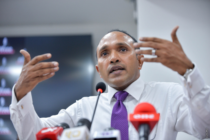 ޖޫން 25، 2020: ރައީސް ޔާމީން ވެރިކަމުގެ ފުރަތަމަ ނައިބް ރައީސް ޑރ. މުހައްމަދު ޖަމީލް އަހުމަދު، އިދިކޮޅު ޕްރޮގްރެސިވް ޕާޓީ އޮފް މޯލްޑިވްސް (ޕީޕީއެމް) އަށް ސޮއިކުރުމަށް ބޭއްވި ހަފްލާގެ ތެރެއިން -- ސަން ފޮޓޯ/ ފަޔާޒު މޫސާ