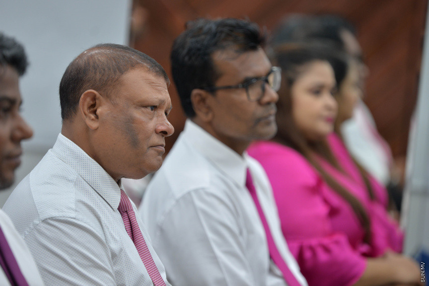 ޖޫން 25، 2020: ރައީސް ޔާމީން ވެރިކަމުގެ ފުރަތަމަ ނައިބް ރައީސް ޑރ. މުހައްމަދު ޖަމީލް އަހުމަދު، އިދިކޮޅު ޕްރޮގްރެސިވް ޕާޓީ އޮފް މޯލްޑިވްސް (ޕީޕީއެމް) އަށް ސޮއިކުރުމަށް ބޭއްވި ހަފްލާގެ ތެރެއިން -- ސަން ފޮޓޯ/ ފަޔާޒު މޫސާ