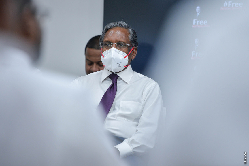 ޖޫން 25، 2020: ރައީސް ޔާމީން ވެރިކަމުގެ ފުރަތަމަ ނައިބް ރައީސް ޑރ. މުހައްމަދު ޖަމީލް އަހުމަދު، އިދިކޮޅު ޕްރޮގްރެސިވް ޕާޓީ އޮފް މޯލްޑިވްސް (ޕީޕީއެމް) އަށް ސޮއިކުރުމަށް ބޭއްވި ހަފްލާގެ ތެރެއިން -- ސަން ފޮޓޯ/ ފަޔާޒު މޫސާ