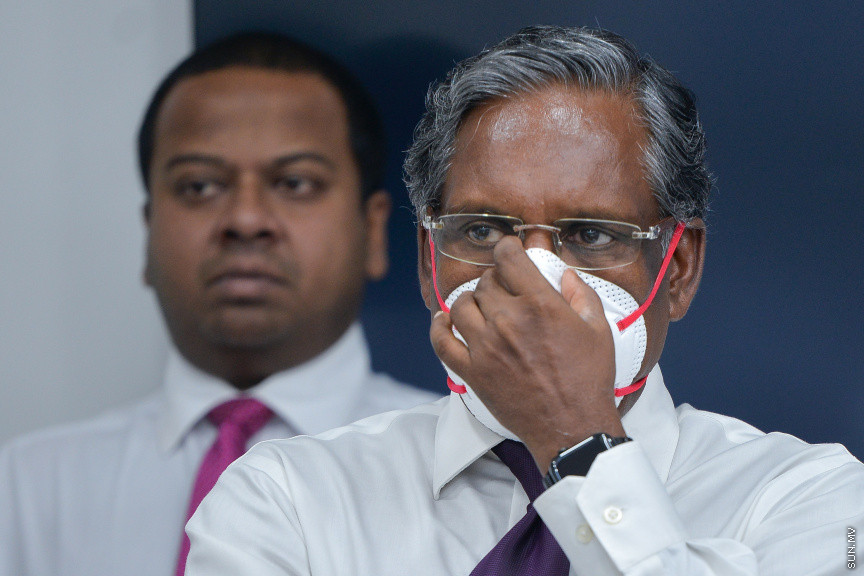 ޖޫން 25، 2020: ރައީސް ޔާމީން ވެރިކަމުގެ ފުރަތަމަ ނައިބް ރައީސް ޑރ. މުހައްމަދު ޖަމީލް އަހުމަދު، އިދިކޮޅު ޕްރޮގްރެސިވް ޕާޓީ އޮފް މޯލްޑިވްސް (ޕީޕީއެމް) އަށް ސޮއިކުރުމަށް ބޭއްވި ހަފްލާގެ ތެރެއިން -- ސަން ފޮޓޯ/ ފަޔާޒު މޫސާ