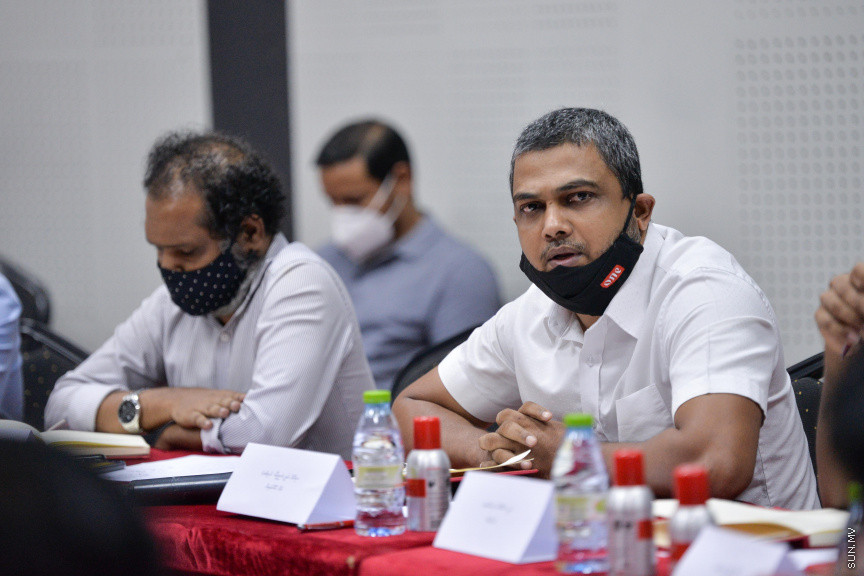 ޖުލައި 4، 2020: މީޑިއާތަކަށް ހުރި ގޮންޖެހުންތަކާއި ހޯދިދާނެ ހައްލުތަކާ މެދު މަސްވަރާކުރުމަށް މީޑިއާ ކައުންސިލުން އިންތިޒާމުކޮއްގެން ބޭއްވި "އެޑިޓަރުންގެ މަހާސިންތާ 2020" ގެ ތެރެއިން -- ސަން ފޮޓޯ/ ފަޔާޒު މޫސާ