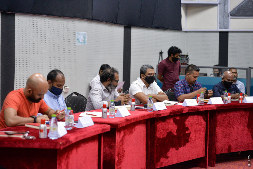 ޖުލައި 4، 2020: މީޑިއާތަކަށް ހުރި ގޮންޖެހުންތަކާއި ހޯދިދާނެ ހައްލުތަކާ މެދު މަސްވަރާކުރުމަށް މީޑިއާ ކައުންސިލުން އިންތިޒާމުކޮއްގެން ބޭއްވި "އެޑިޓަރުންގެ މަހާސިންތާ 2020" ގެ ތެރެއިން -- ސަން ފޮޓޯ/ ފަޔާޒު މޫސާ
