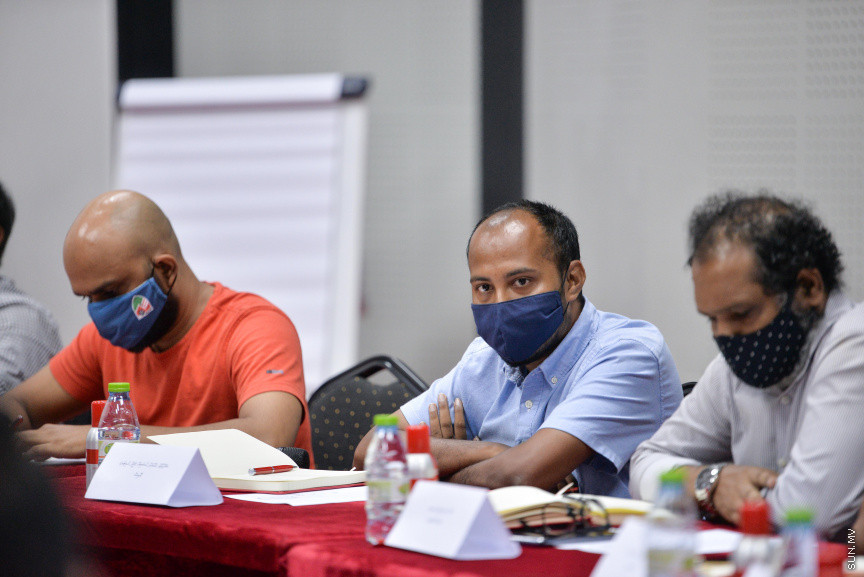 ޖުލައި 4، 2020: މީޑިއާތަކަށް ހުރި ގޮންޖެހުންތަކާއި ހޯދިދާނެ ހައްލުތަކާ މެދު މަސްވަރާކުރުމަށް މީޑިއާ ކައުންސިލުން އިންތިޒާމުކޮއްގެން ބޭއްވި "އެޑިޓަރުންގެ މަހާސިންތާ 2020" ގެ ތެރެއިން -- ސަން ފޮޓޯ/ ފަޔާޒު މޫސާ