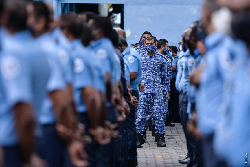 ޖުލައި 5، 2020: ރައީސް އިބްރާޙިމް މުހައްމަދު ސޯލިހް ދިވެހި ފުލުހުންނާ ބައްދަލުކުރެއްވުމަށް  އިސްކަންދަރުކޮށީގައި ބޭއްވި ރަސްމިއްޔާތުގެ ތެރެއިން -- ސަން ފޮޓޯ/ ފަޔާޒު މޫސާ