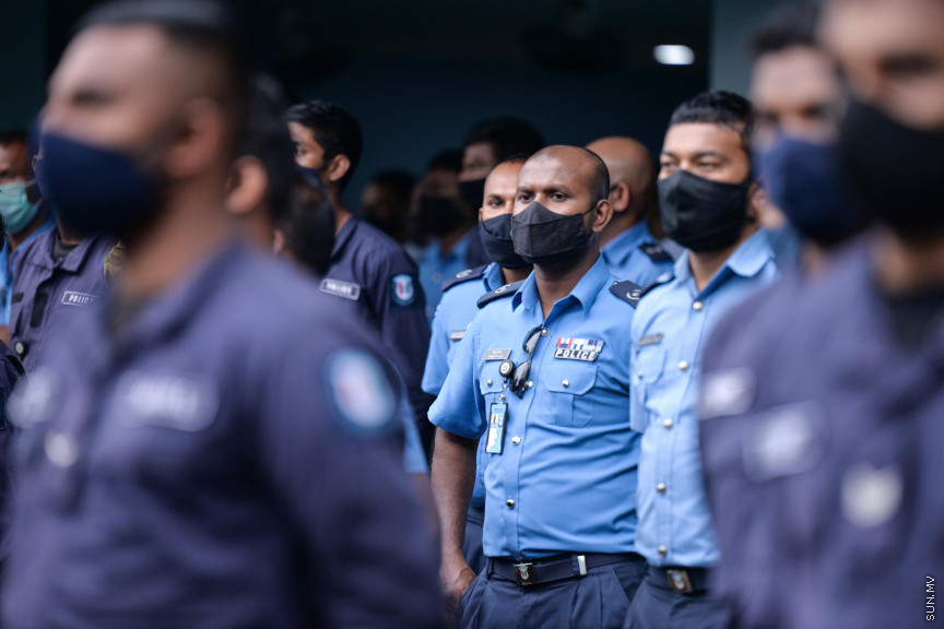 ޖުލައި 5، 2020: ރައީސް އިބްރާޙިމް މުހައްމަދު ސޯލިހް ދިވެހި ފުލުހުންނާ ބައްދަލުކުރެއްވުމަށް  އިސްކަންދަރުކޮށީގައި ބޭއްވި ރަސްމިއްޔާތުގެ ތެރެއިން -- ސަން ފޮޓޯ/ ފަޔާޒު މޫސާ