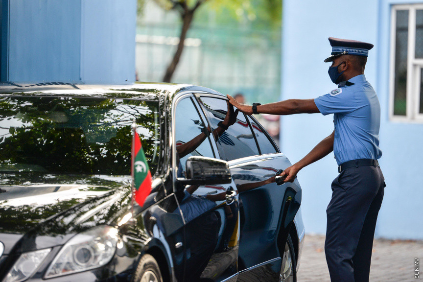 ޖުލައި 5، 2020: ރައީސް އިބްރާޙިމް މުހައްމަދު ސޯލިހް ދިވެހި ފުލުހުންނާ ބައްދަލުކުރެއްވުމަށް  އިސްކަންދަރުކޮށީގައި ބޭއްވި ރަސްމިއްޔާތުގެ ތެރެއިން -- ސަން ފޮޓޯ/ ފަޔާޒު މޫސާ