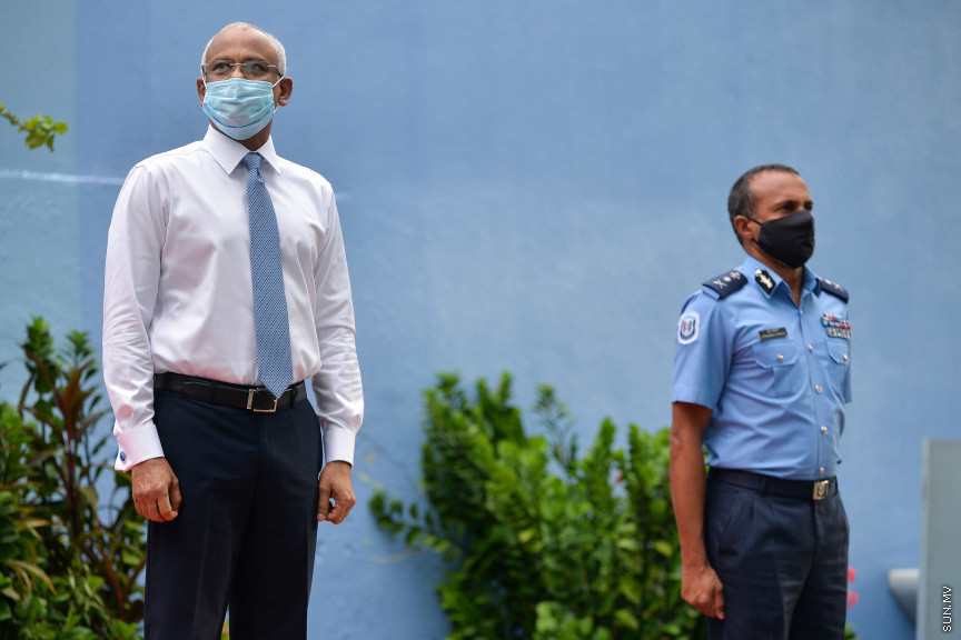 ޖުލައި 5، 2020: ރައީސް އިބްރާޙިމް މުހައްމަދު ސޯލިހް ދިވެހި ފުލުހުންނާ ބައްދަލުކުރެއްވުމަށް  އިސްކަންދަރުކޮށީގައި ބޭއްވި ރަސްމިއްޔާތުގެ ތެރެއިން -- ސަން ފޮޓޯ/ ފަޔާޒު މޫސާ