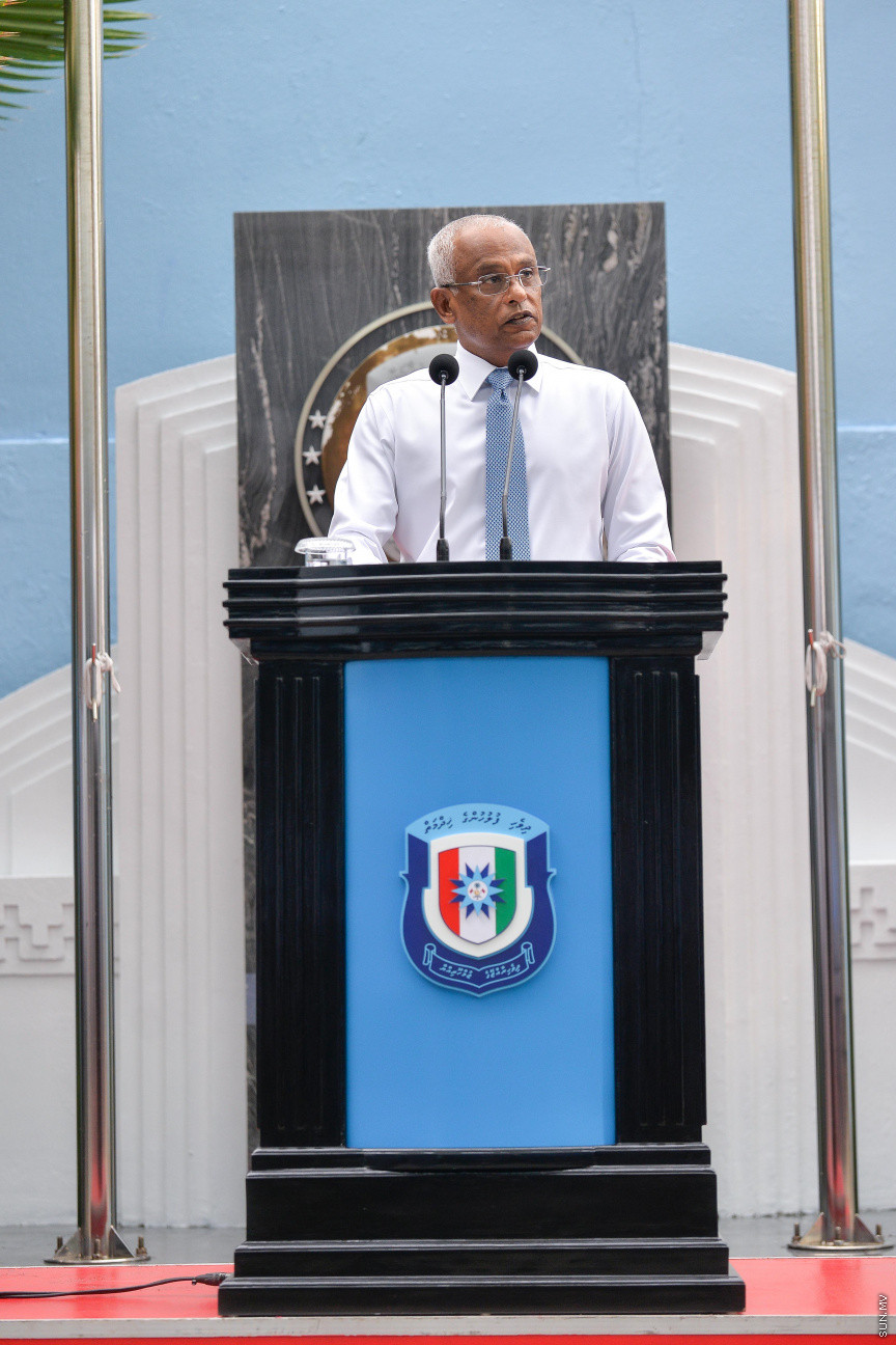 ޖުލައި 5، 2020: ރައީސް އިބްރާޙިމް މުހައްމަދު ސޯލިހް ދިވެހި ފުލުހުންނާ ބައްދަލުކުރެއްވުމަށް  އިސްކަންދަރުކޮށީގައި ބޭއްވި ރަސްމިއްޔާތުގެ ތެރެއިން -- ސަން ފޮޓޯ/ ފަޔާޒު މޫސާ