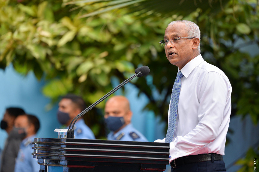 ޖުލައި 5، 2020: ރައީސް އިބްރާޙިމް މުހައްމަދު ސޯލިހް ދިވެހި ފުލުހުންނާ ބައްދަލުކުރެއްވުމަށް  އިސްކަންދަރުކޮށީގައި ބޭއްވި ރަސްމިއްޔާތުގެ ތެރެއިން -- ސަން ފޮޓޯ/ ފަޔާޒު މޫސާ