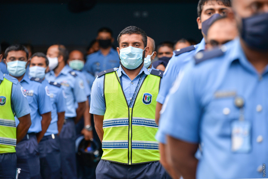 ޖުލައި 5، 2020: ރައީސް އިބްރާޙިމް މުހައްމަދު ސޯލިހް ދިވެހި ފުލުހުންނާ ބައްދަލުކުރެއްވުމަށް  އިސްކަންދަރުކޮށީގައި ބޭއްވި ރަސްމިއްޔާތުގެ ތެރެއިން -- ސަން ފޮޓޯ/ ފަޔާޒު މޫސާ