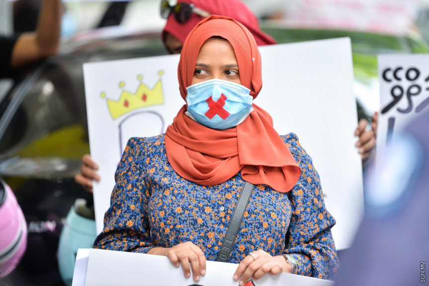 ޖުލައި 12، 2020: ރޭޕް ކުރުމާއި ދެކޮޅަށް "ޖާގައެއް ނެތް" ނަމުގައި ހޮޓަލް ޖެންކައިރީ ކުރި މުޒާހިރާގެ ތެރެއިން -- ސަން ފޮޓޯ/ ފަޔާޒު މޫސާ