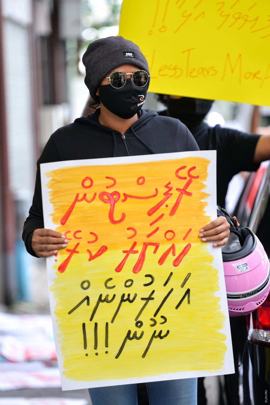 ޖުލައި 12، 2020: ރޭޕް ކުރުމާއި ދެކޮޅަށް "ޖާގައެއް ނެތް" ނަމުގައި ހޮޓަލް ޖެންކައިރީ ކުރި މުޒާހިރާގެ ތެރެއިން -- ސަން ފޮޓޯ/ ފަޔާޒު މޫސާ