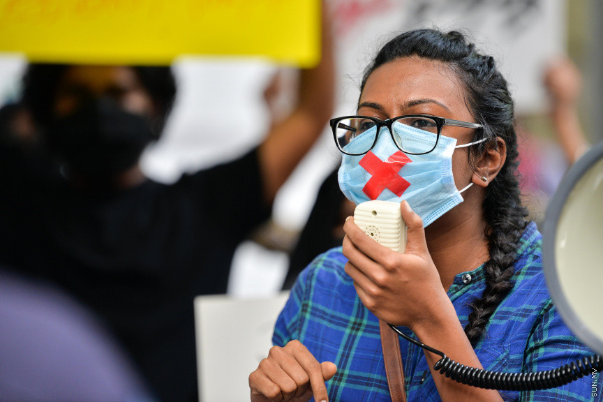 ޖުލައި 12، 2020: ރޭޕް ކުރުމާއި ދެކޮޅަށް "ޖާގައެއް ނެތް" ނަމުގައި ހޮޓަލް ޖެންކައިރީ ކުރި މުޒާހިރާގެ ތެރެއިން -- ސަން ފޮޓޯ/ ފަޔާޒު މޫސާ