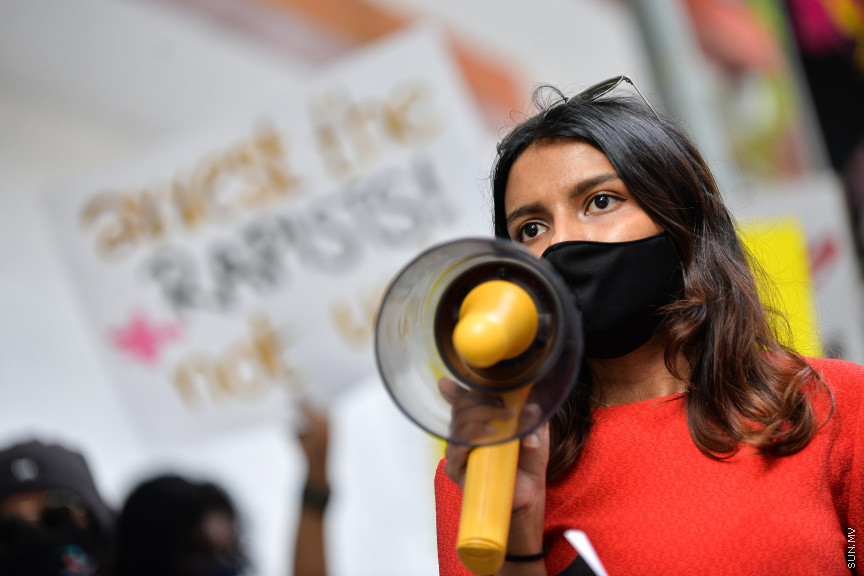 ޖުލައި 12، 2020: ރޭޕް ކުރުމާއި ދެކޮޅަށް "ޖާގައެއް ނެތް" ނަމުގައި ހޮޓަލް ޖެންކައިރީ ކުރި މުޒާހިރާގެ ތެރެއިން -- ސަން ފޮޓޯ/ ފަޔާޒު މޫސާ