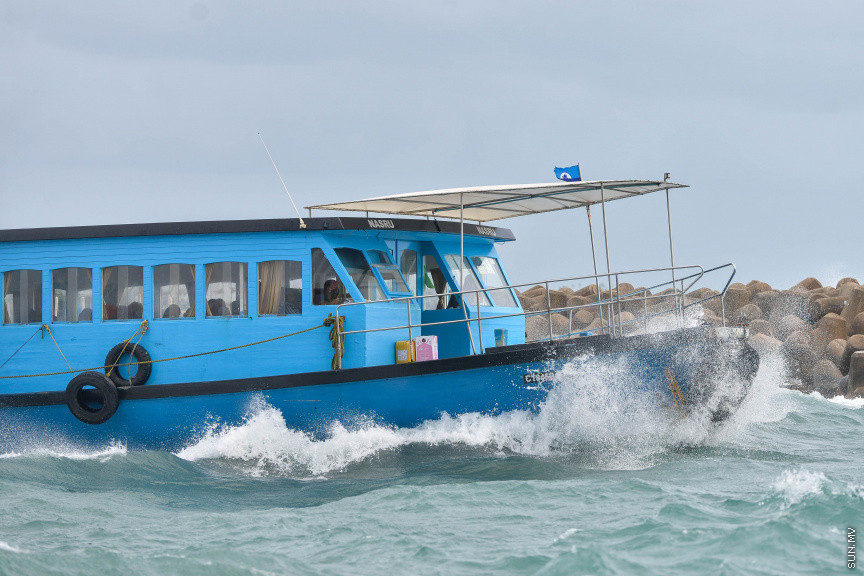 ޖުލައި 19، 2020: ވިއްސާރަވެ ކަނޑުގަދަވުން: ރާއްޖެއަށް މިހާރު ކުރަމުންދާ ވިއްސާރައިގެ ސަބަބުން ވައިގަދަވެ، ކަނޑުގަދަވާނެ ކަމަށް މޫސުމާ ބެހޭ ގައުމީ އިދާރާ އިން ވަނީ ލަފާ ކޮށްފައި. ވިލާގަނޑުަގައި ގަޑިޔަކު 50 މޭލާއި 55 މޭލާ ދެމެދުގެ ބާރުމިނުގައި ވައި ޖެހޭނެ ކަމަށް ލަފާކޮށްފައިވޭ. ދިޔަވަރު ބޮޑުވާ ވަގުތު ތަކުގައި އުދަ އަރާނެ ކަމަށް ވެސް މެޓުން ވަނީ ލަފާ ކޮށްފައި. ވިއްސާރަވެ،ކަނޑުގަދަ ވުމުގެ ސަބަބުން ކަނޑުދަތުރު ކުރާ ފަރާތްތަކުން މޫސުމަށް ސަމާލުވުމަށް ކަމާބެހޭ އިދާރާތަކުން އިލްތިމާސް ކުރޭ -- ސަން ފޮޓޯ/ ފަޔާޒު މޫސާ