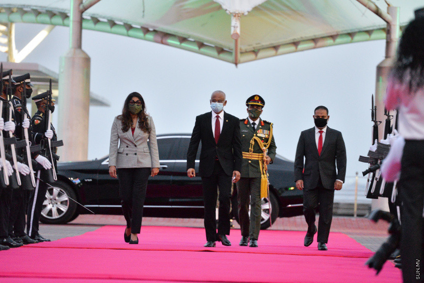 ޖުލައި 26، 2020: މިނިވަންދުވަހުގެ މުނާސަބަތުގައި ޖުމްހޫރީ މައިދާނުގައި ބޭއްވި ދިދަ ނެގުމުގެ ހާއްސަ ރަސްމިއްޔާތުގެ ތެރެއިން -- ސަން ފޮޓޯ/ ފަޔާޒު މޫސާ