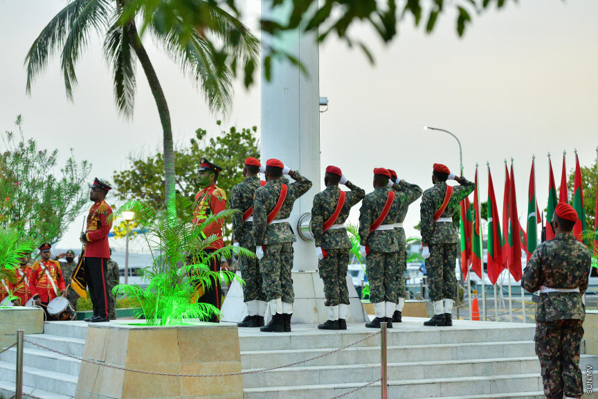 ޖުލައި 26، 2020: މިނިވަންދުވަހުގެ މުނާސަބަތުގައި ޖުމްހޫރީ މައިދާނުގައި ބޭއްވި ދިދަ ނެގުމުގެ ހާއްސަ ރަސްމިއްޔާތުގެ ތެރެއިން -- ސަން ފޮޓޯ/ ފަޔާޒު މޫސާ