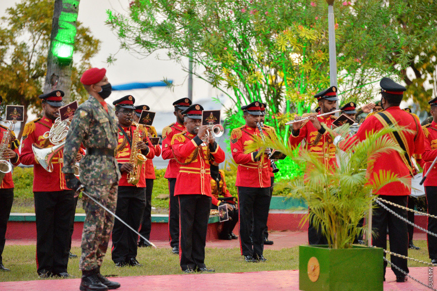 ޖުލައި 26، 2020: މިނިވަންދުވަހުގެ މުނާސަބަތުގައި ޖުމްހޫރީ މައިދާނުގައި ބޭއްވި ދިދަ ނެގުމުގެ ހާއްސަ ރަސްމިއްޔާތުގެ ތެރެއިން -- ސަން ފޮޓޯ/ ފަޔާޒު މޫސާ