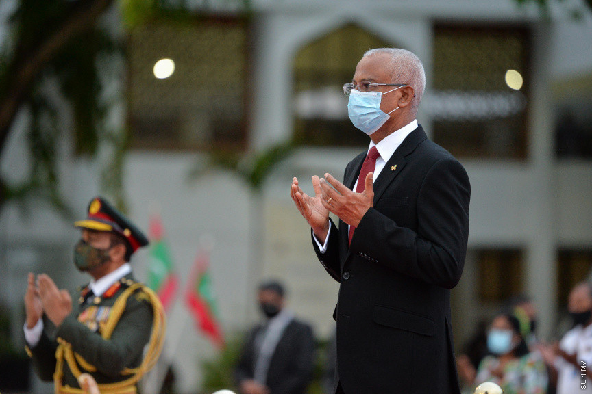 ޖުލައި 26، 2020: މިނިވަންދުވަހުގެ މުނާސަބަތުގައި ޖުމްހޫރީ މައިދާނުގައި ބޭއްވި ދިދަ ނެގުމުގެ ހާއްސަ ރަސްމިއްޔާތުގެ ތެރެއިން -- ސަން ފޮޓޯ/ ފަޔާޒު މޫސާ