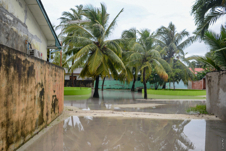 [ށ. ފުނަދުއިން]: އޮގަސްޓް 9، 2020: ށ. ފުނަދުއަށް ބޯކޮށް ވާރޭވެހި ފެންބޮޑުވުން. ފެންބޮޑުވެ އެ ރަށުގެ ބައެއް ގެތަކަށް ފެން ވަދެ، 20 ވަރަކަށް ގެއަށް ފެނުގެ އަސަރުކޮށްފައިވޭ -- ސަން ފޮޓޯ/ މުހައްމަދު އަފްރާހު