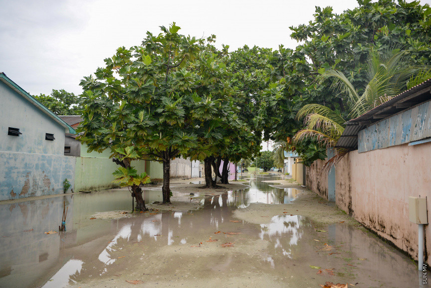[ށ. ފުނަދުއިން]: އޮގަސްޓް 9، 2020: ށ. ފުނަދުއަށް ބޯކޮށް ވާރޭވެހި ފެންބޮޑުވުން. ފެންބޮޑުވެ އެ ރަށުގެ ބައެއް ގެތަކަށް ފެން ވަދެ، 20 ވަރަކަށް ގެއަށް ފެނުގެ އަސަރުކޮށްފައިވޭ -- ސަން ފޮޓޯ/ މުހައްމަދު އަފްރާހު