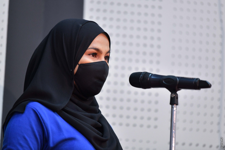 ސެޕްޓެމްބަރ 1، 2020: ކޮވިޑް-19 އާ ގުޅޭ ގޮތުން އާންމުން ހޭލުންތެރިކޮށް އެ ބަލި ފެތުރުން ހުއްޓުވުމަށް ދިވެހި މީޑިއާތައް އިސް ނަގައިގެން 'ކޮވިޑް ހުއްޓުވާނީ އަހަރެން' ނަމުގައި ކެމްޕެއިން ފެށުން -- ސަން ފޮޓޯ/ ފަޔާޒު މޫސާ 