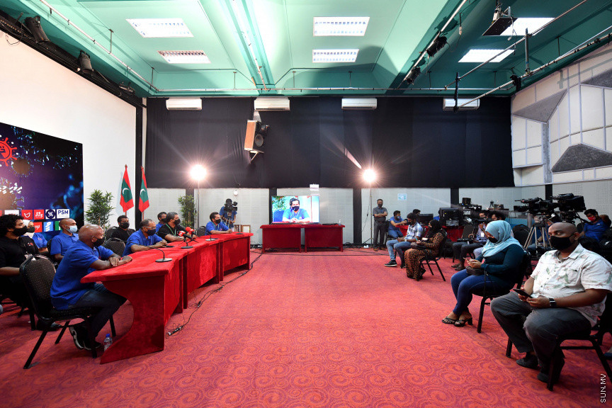 ސެޕްޓެމްބަރ 1، 2020: ކޮވިޑް-19 އާ ގުޅޭ ގޮތުން އާންމުން ހޭލުންތެރިކޮށް އެ ބަލި ފެތުރުން ހުއްޓުވުމަށް ދިވެހި މީޑިއާތައް އިސް ނަގައިގެން 'ކޮވިޑް ހުއްޓުވާނީ އަހަރެން' ނަމުގައި ކެމްޕެއިން ފެށުން -- ސަން ފޮޓޯ/ ފަޔާޒު މޫސާ 