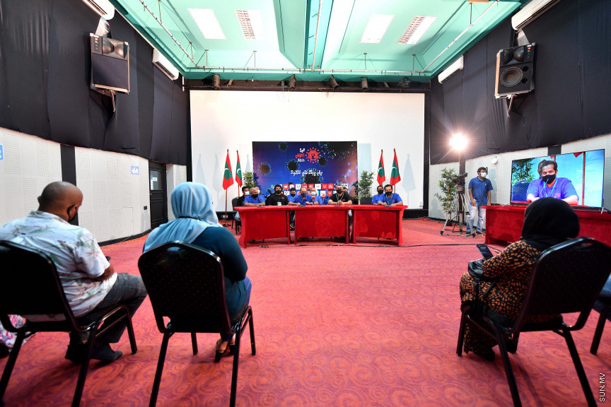 ސެޕްޓެމްބަރ 1، 2020: ކޮވިޑް-19 އާ ގުޅޭ ގޮތުން އާންމުން ހޭލުންތެރިކޮށް އެ ބަލި ފެތުރުން ހުއްޓުވުމަށް ދިވެހި މީޑިއާތައް އިސް ނަގައިގެން 'ކޮވިޑް ހުއްޓުވާނީ އަހަރެން' ނަމުގައި ކެމްޕެއިން ފެށުން -- ސަން ފޮޓޯ/ ފަޔާޒު މޫސާ 