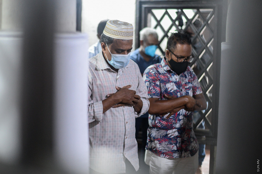 އޮކްޓޫބާރ 1، 2020: އާބާތުރަ ފިލުވުމަށް ވަގުތީ ގޮތުން ބަންދުކުރުމަށްފަހު މާލޭ ހުކުރު މިސްކިތް އަލުން ހުޅުވުން -- ސަން ފޮޓޯ/ ފަޔާޒު މޫސާ