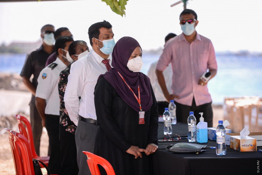 އޮކްޓޫބަރ 8، 2020: އެކި މައްސަލަތަކުގައި ފުލުހުންގެ ބެލުމުގެ ދަށުގައި ހުރި 324 ކިލޯއަށްވުރެ ގިނަ މަސްތުވާތަކެތި ނައްތާލުން: މަސްތުވާތަކެތި ނައްތާލާފައިވަނީ މީޑިއާތަކުގެ ހާޒިރުގައި ދޫނިދޫގައި -- ސަން ފޮޓޯ/ ފަޔާޒު މޫސާ