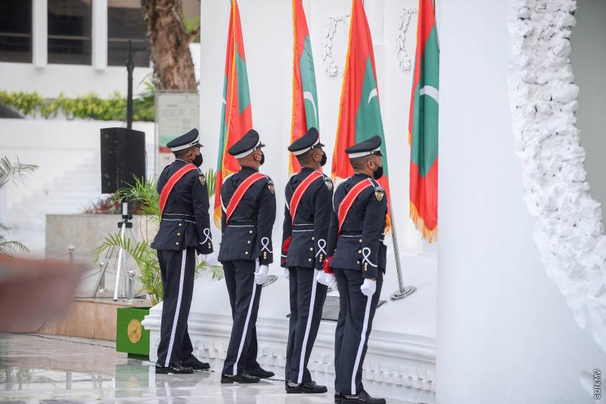 ނޮވެމްބަރ 3، 2020: ނަސްރުގެ ދުވަހުގެ މުނާސަބަތުގައި ތިނެއް ނުވެމްބަރުގެ ހަނދާނީ ބިނާގައި ދިދަ ޖެހުމާއި ގާޑް މައުންޓް ކުރުމުގެ ރަސްމިއްޔާތު -- ސަން ފޮޓޯ/ ފަޔާޒު މޫސާ