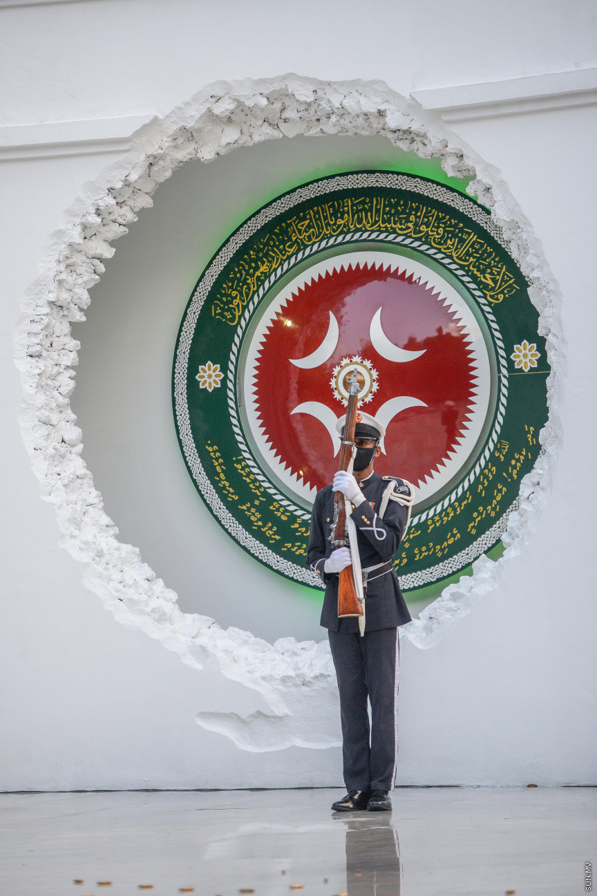 ނޮވެމްބަރ 3، 2020: ނަސްރުގެ ދުވަހުގެ މުނާސަބަތުގައި ތިނެއް ނުވެމްބަރުގެ ހަނދާނީ ބިނާގައި ދިދަ ޖެހުމާއި ގާޑް މައުންޓް ކުރުމުގެ ރަސްމިއްޔާތު -- ސަން ފޮޓޯ/ ފަޔާޒު މޫސާ